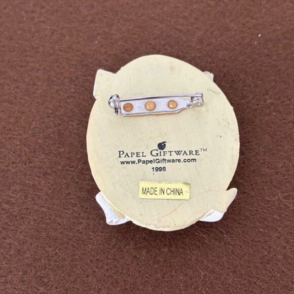 Vintage The Windsor Bears of Cranbury Commons Pin - Picture 2 of 2